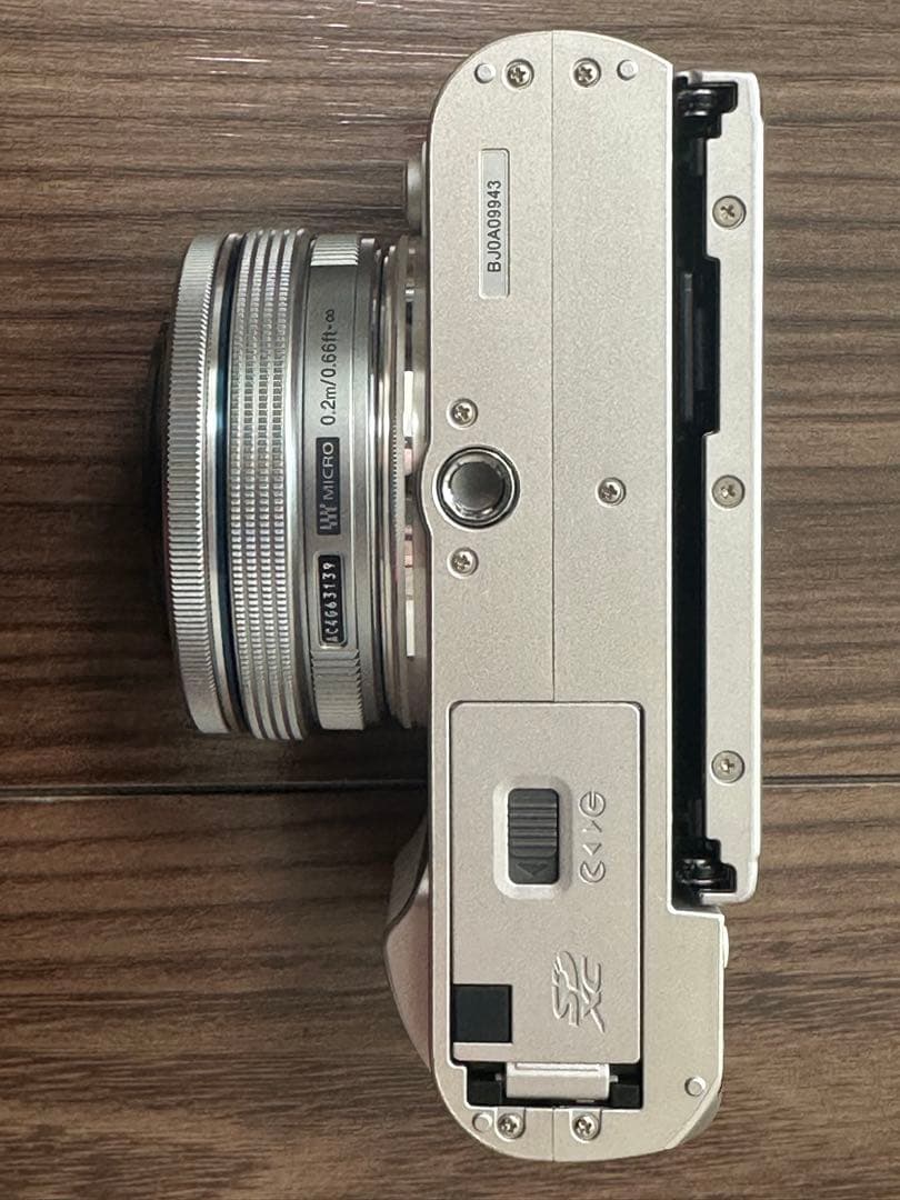 おまめ 【極美品】OLYMPUS PEN E-PL9 ホワイト レンズ付き