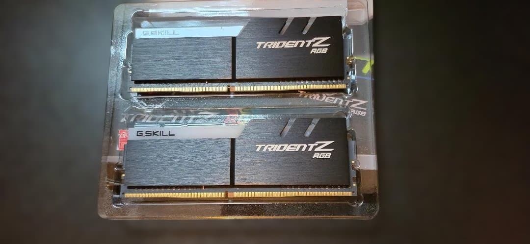 メモリー G.Skill Trident Z RGB DDR4 16GB 3200MHz