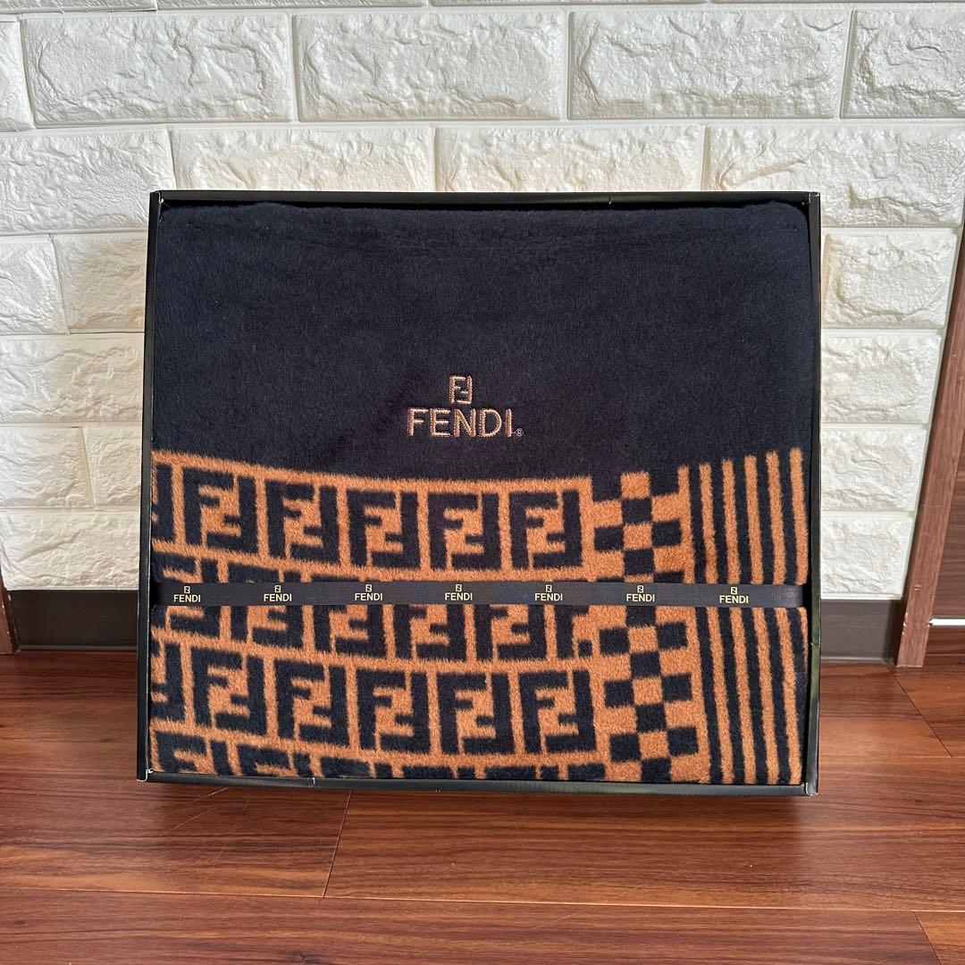 未使用 FENDI 綿毛布 ズッカ柄 ブラック×ブラウン 140×210