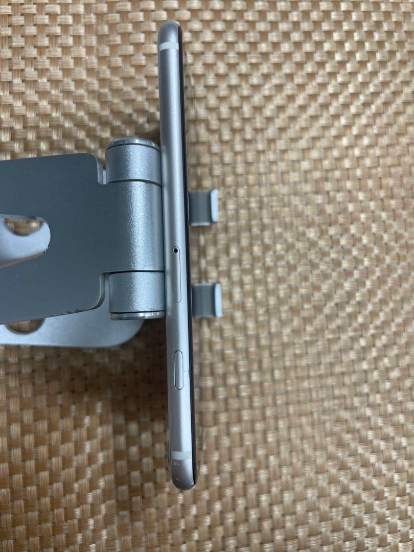 iPhone SE 第3世代 64 GB スターライトSIMフリー【7058】