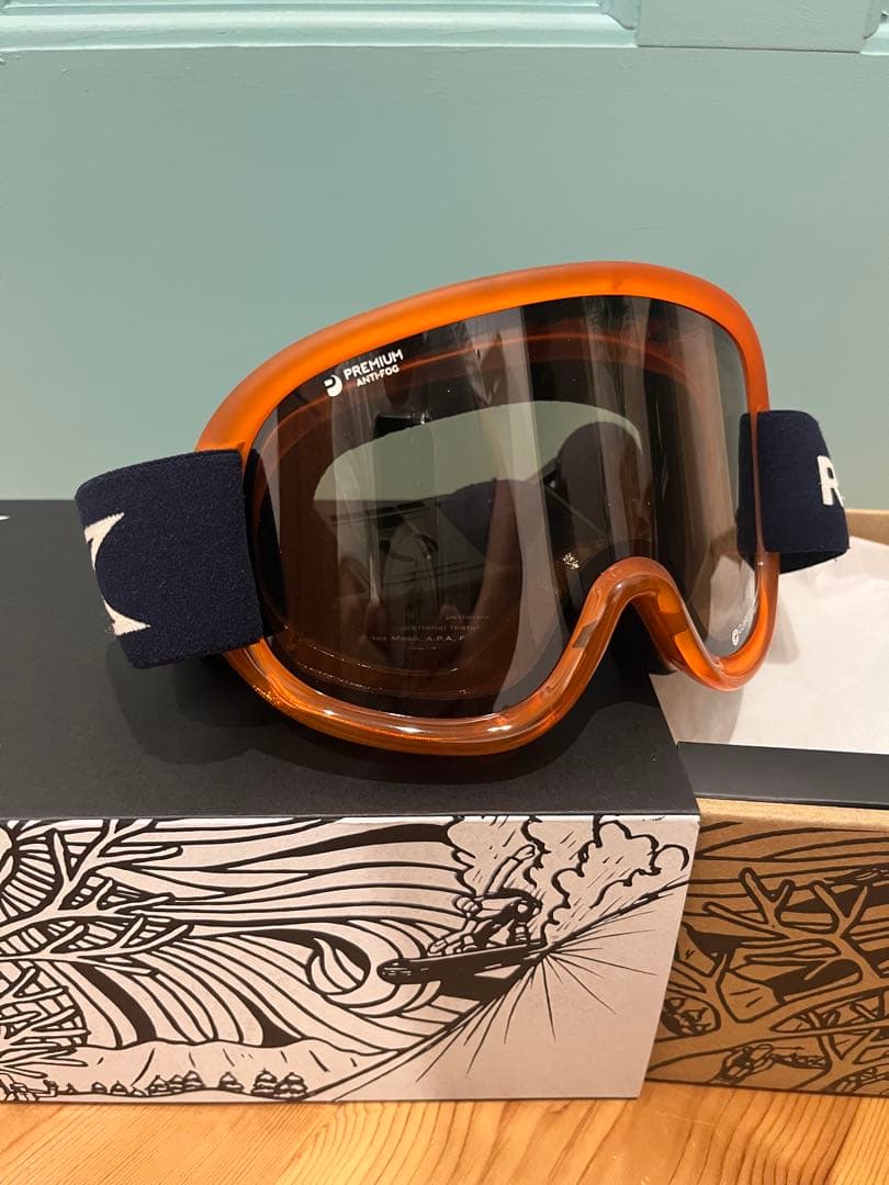 美品　REVOLT SUPER LIGHT FRAME ゴーグル　調光