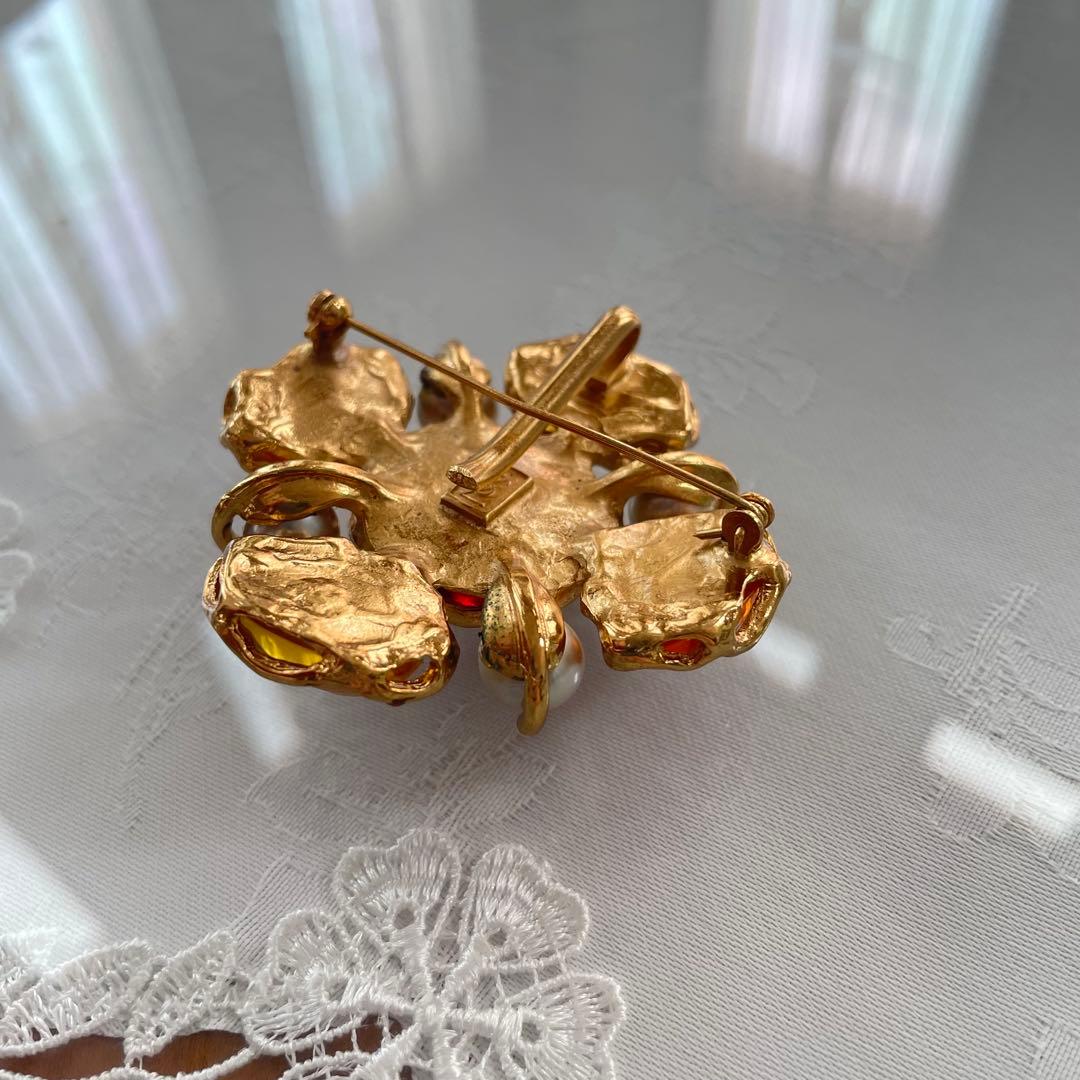 イブサンローラン　ブローチ　ヴィンテージ