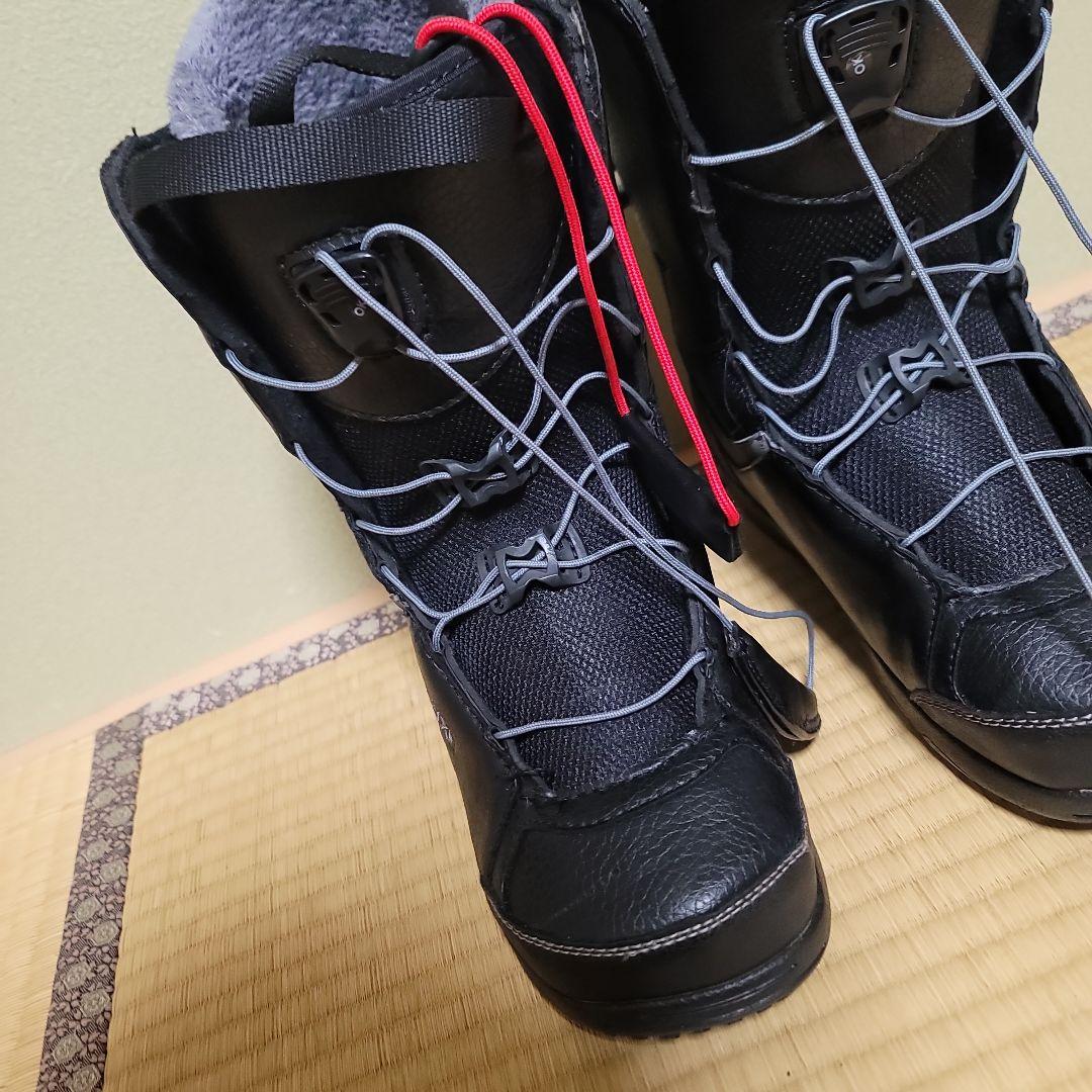 ブラック スノーボードブーツ レースアップ式
