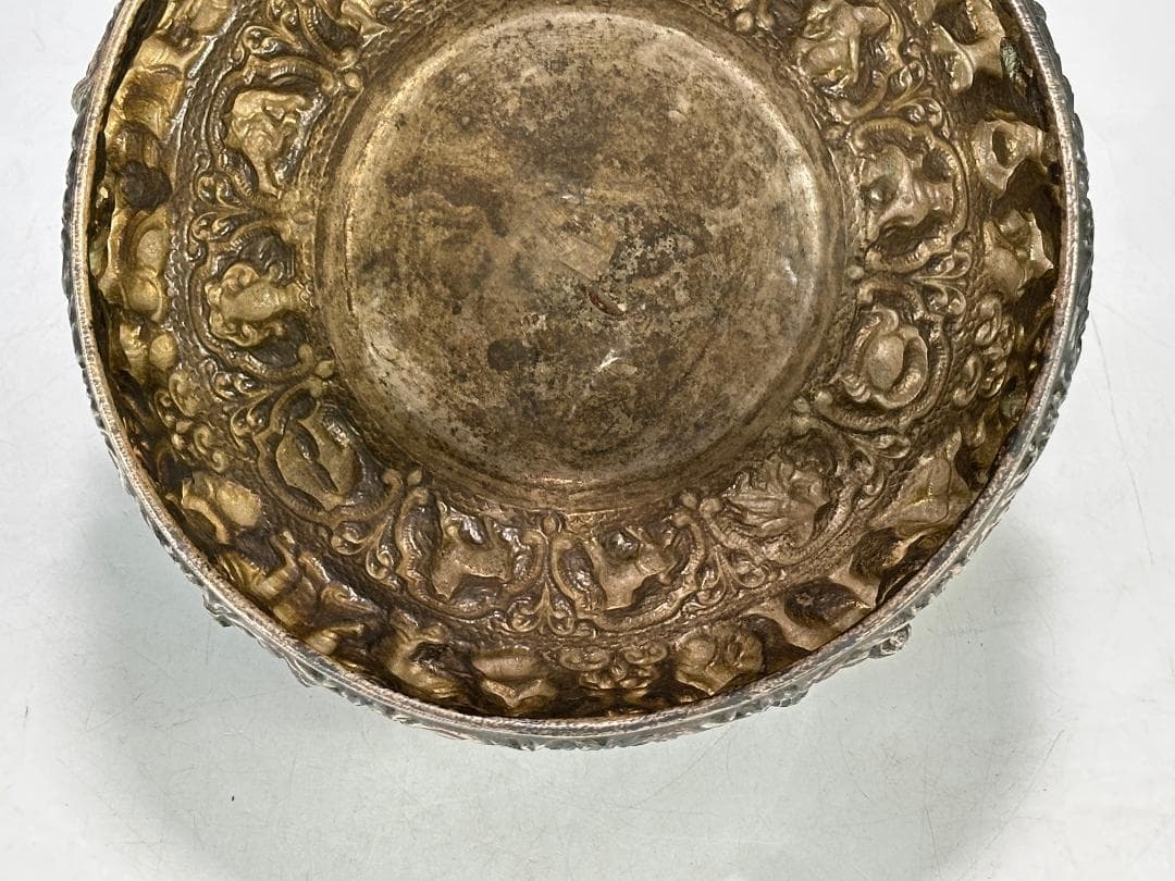 仏教美術　純銀 565g　人物図　鉢　仏具　チベット　ネパール　時代