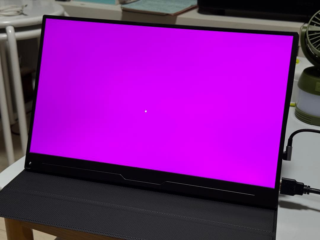 15.6インチ 4K モバイルディスプレイ