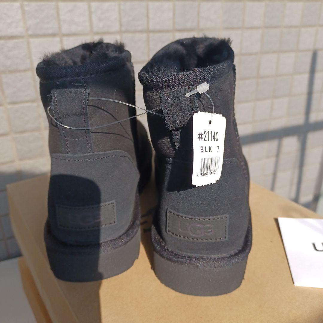 ポ*ん様 UGG ブラック ムートンブーツ サイズ7