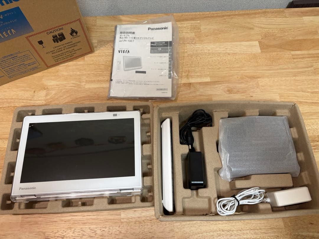 Panasonic UN-10E7-W ポータブルテレビ