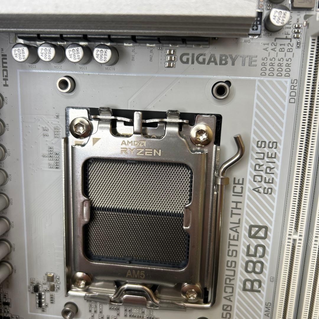 GIGABYTE B850 AORUS STEALTH ICE マザーボード