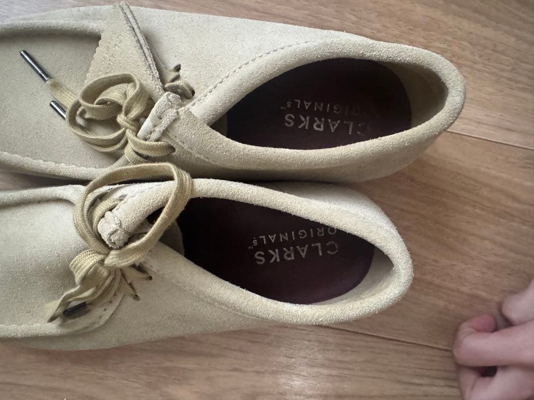 CLARKS ベージュ モカシン シューズ