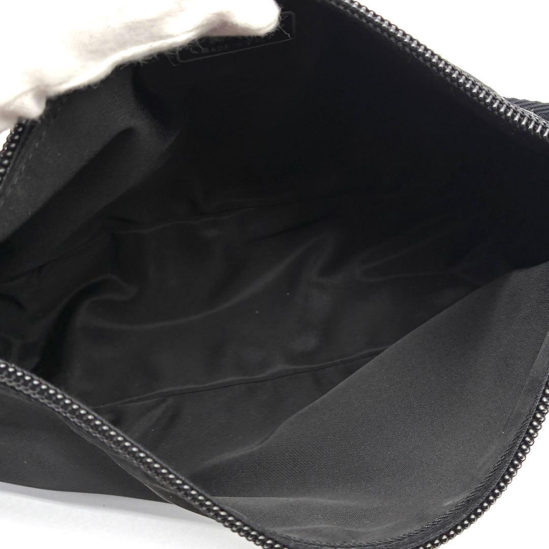 未使用保管品 プラダ アクセサリーポーチ 三角ロゴ 白タグ ハンドバッグ 黒