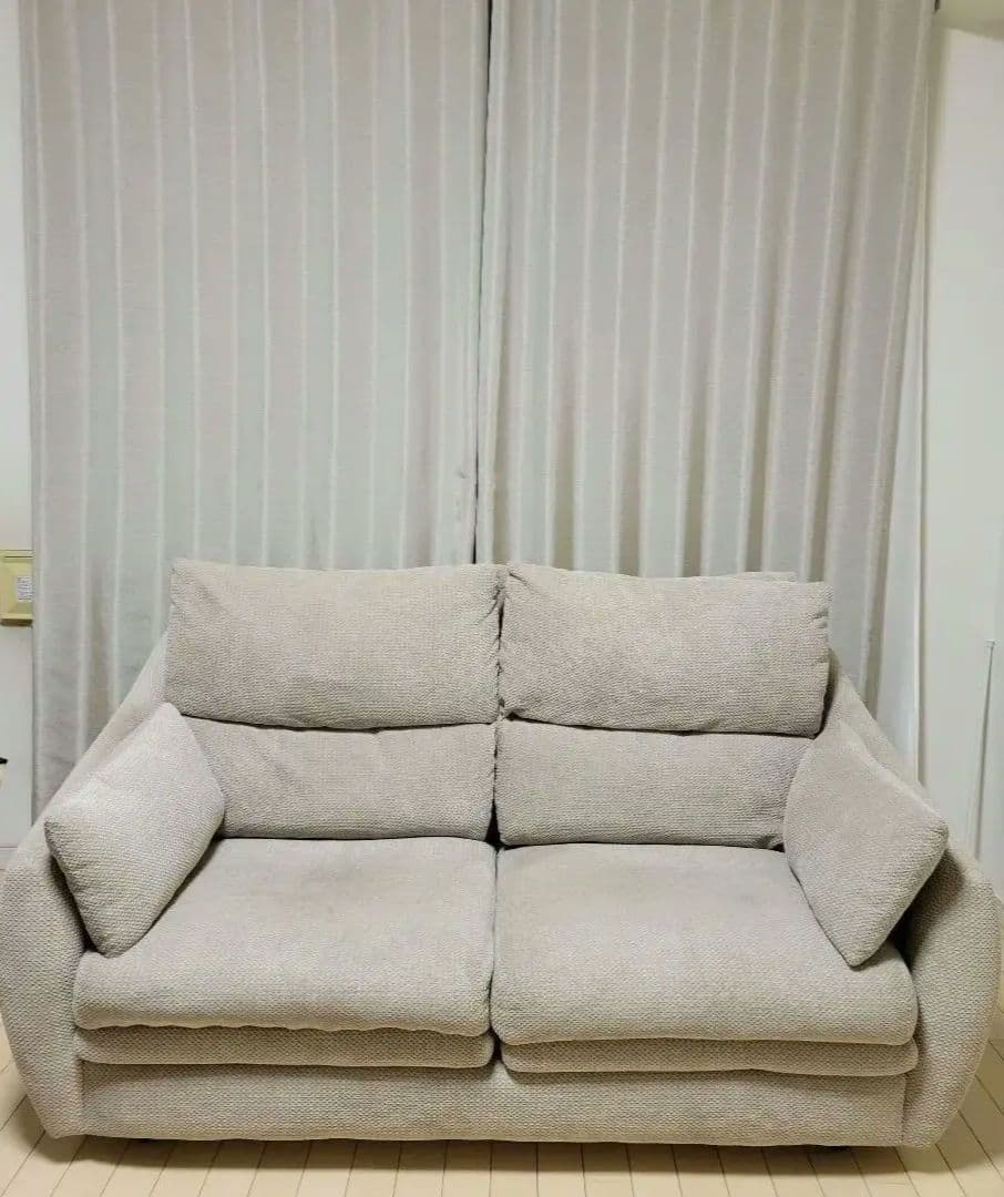 ベージュ2人掛けソファ　ニトリ