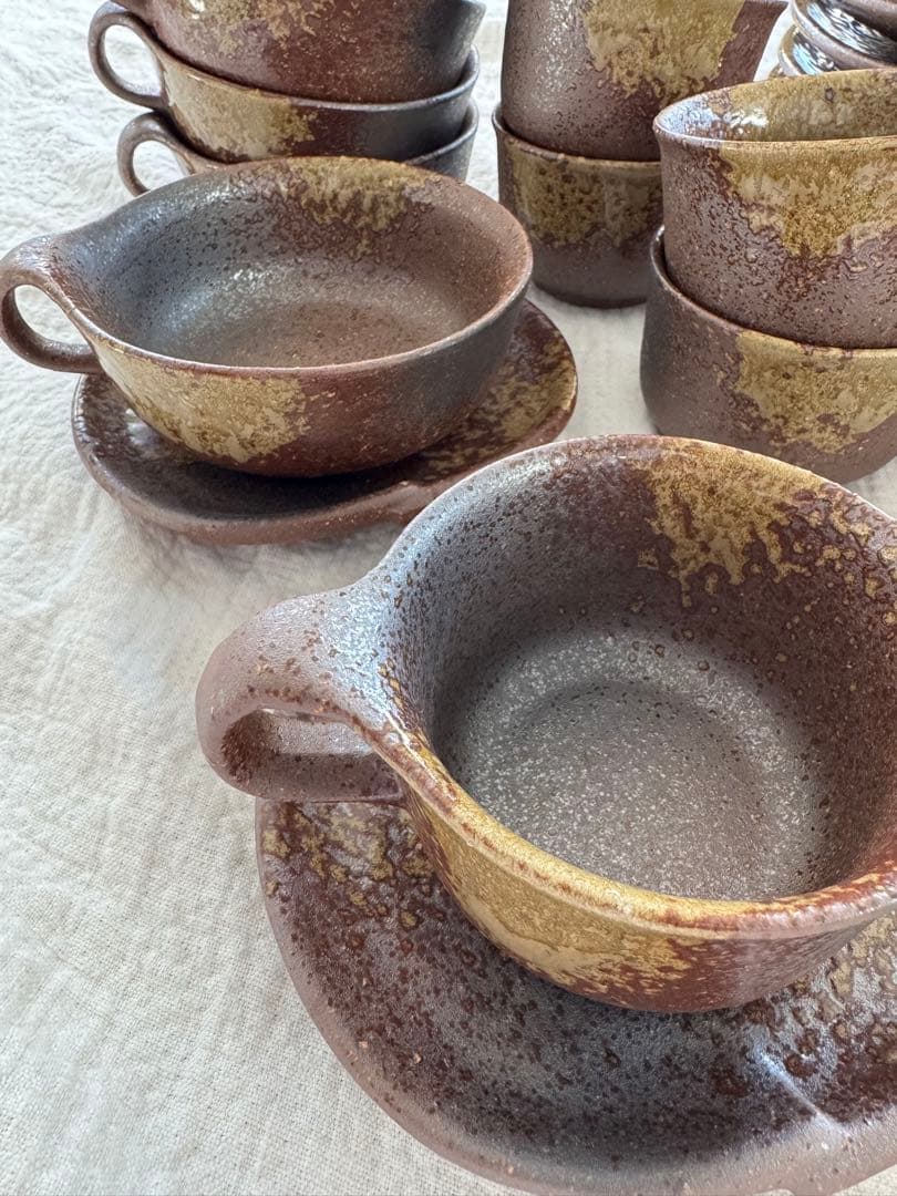 ブラウンとゴールドの陶器食器セット 32点おまとめ