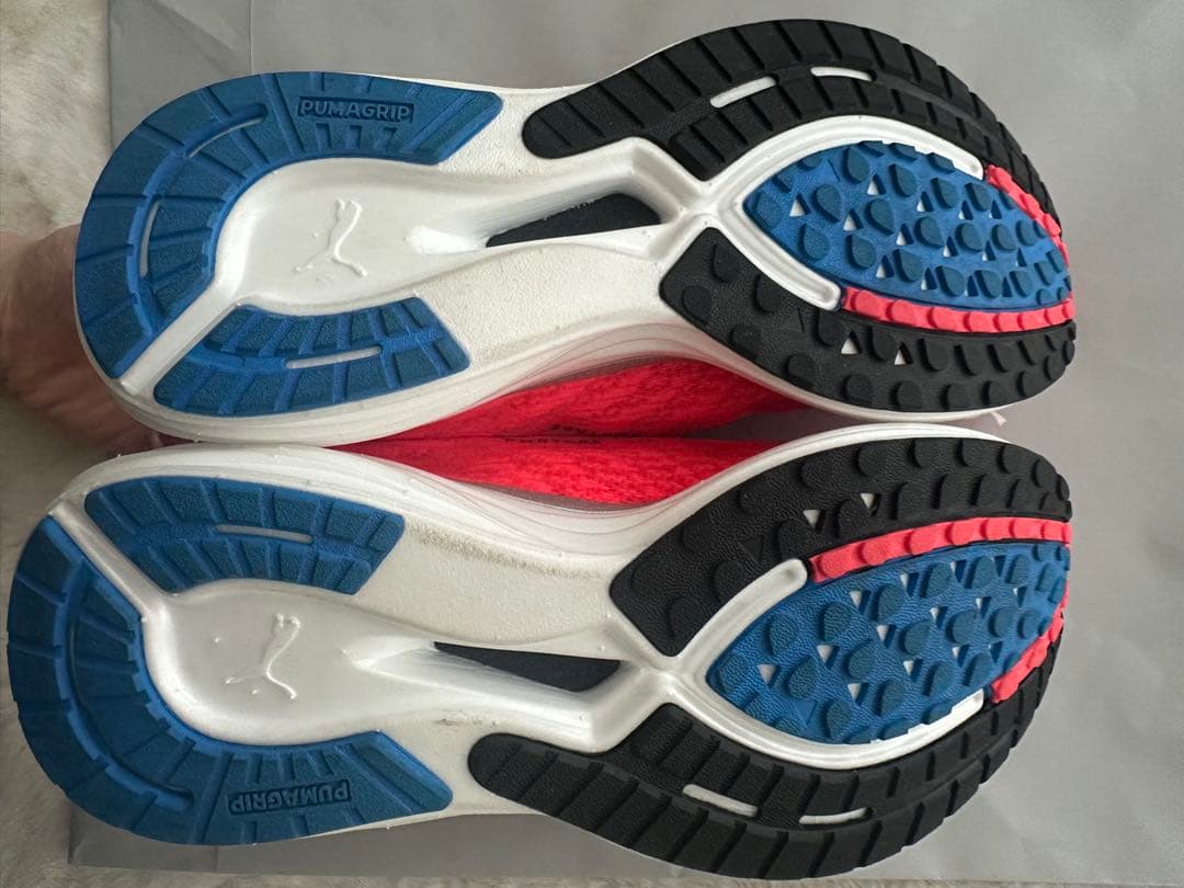 ほぼ未使用品26cm プーマPUMAランニングシューズ ディヴィエイトニトロ 2