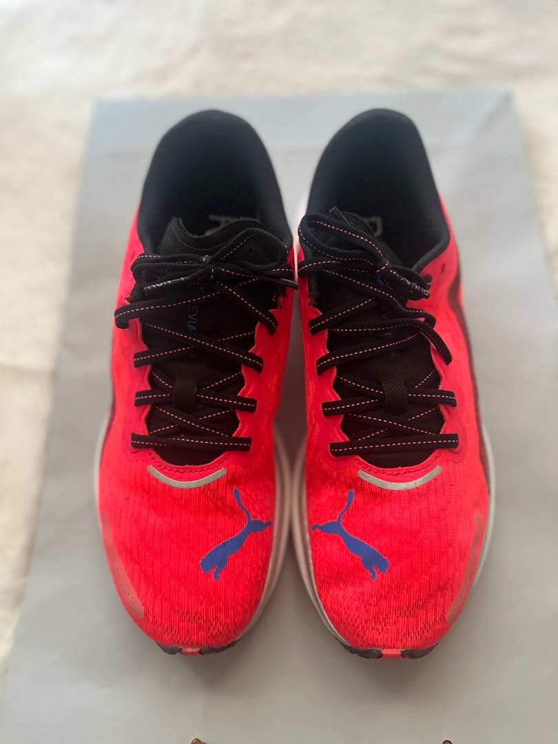 ほぼ未使用品26cm プーマPUMAランニングシューズ ディヴィエイトニトロ 2