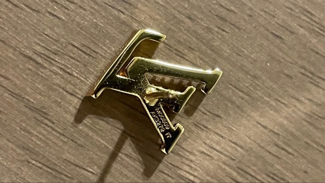 LVロゴ ストーン付きピアス(片耳用)