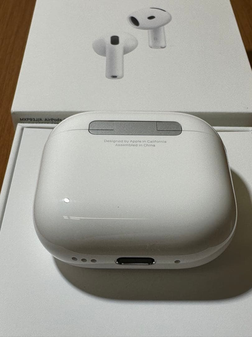 【極美品】 AirPods 4 ANC搭載 MXP93J/A QGYFF