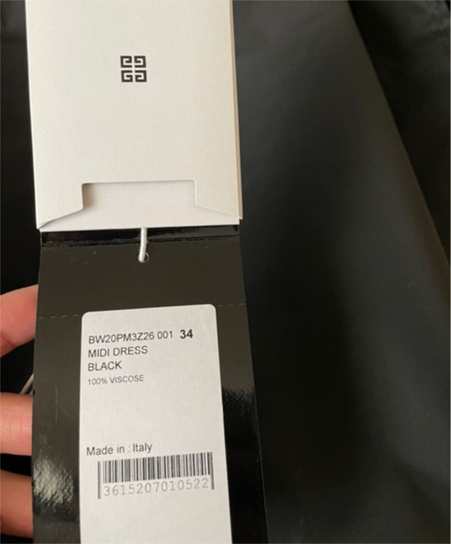 確実正規品　GIVENCHY ワンピース スーツカバー＆ ハンガー付 極美品