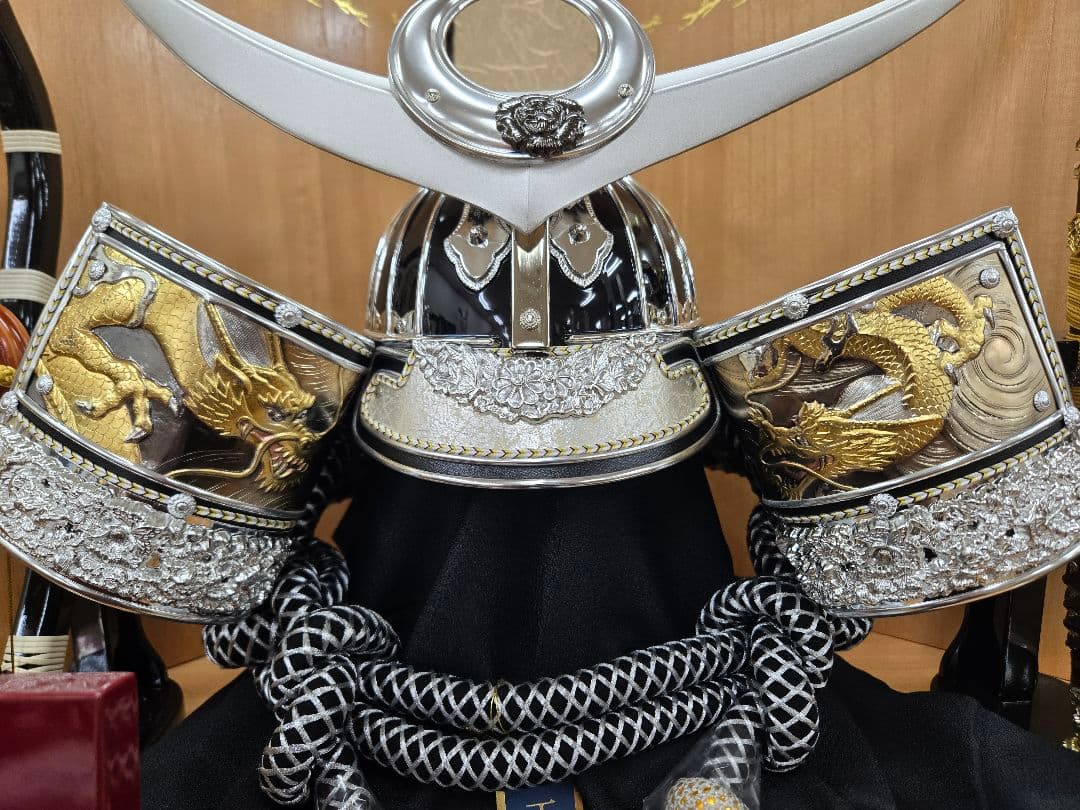 【展示品限り】五月人形　兜　上杉謙信　収納飾り　子供着用可　※閉店セール　S30