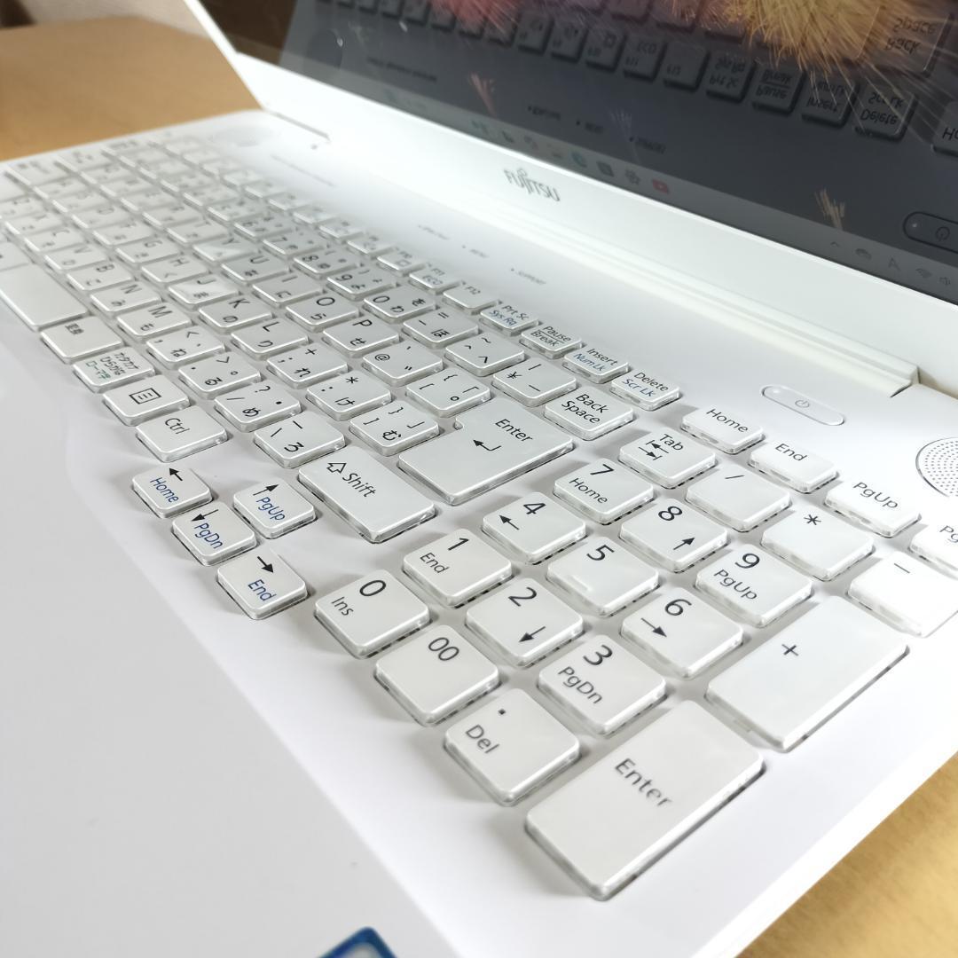 富士通 ノートパソコン Corei7 Windows11 SSD メモリ16GB