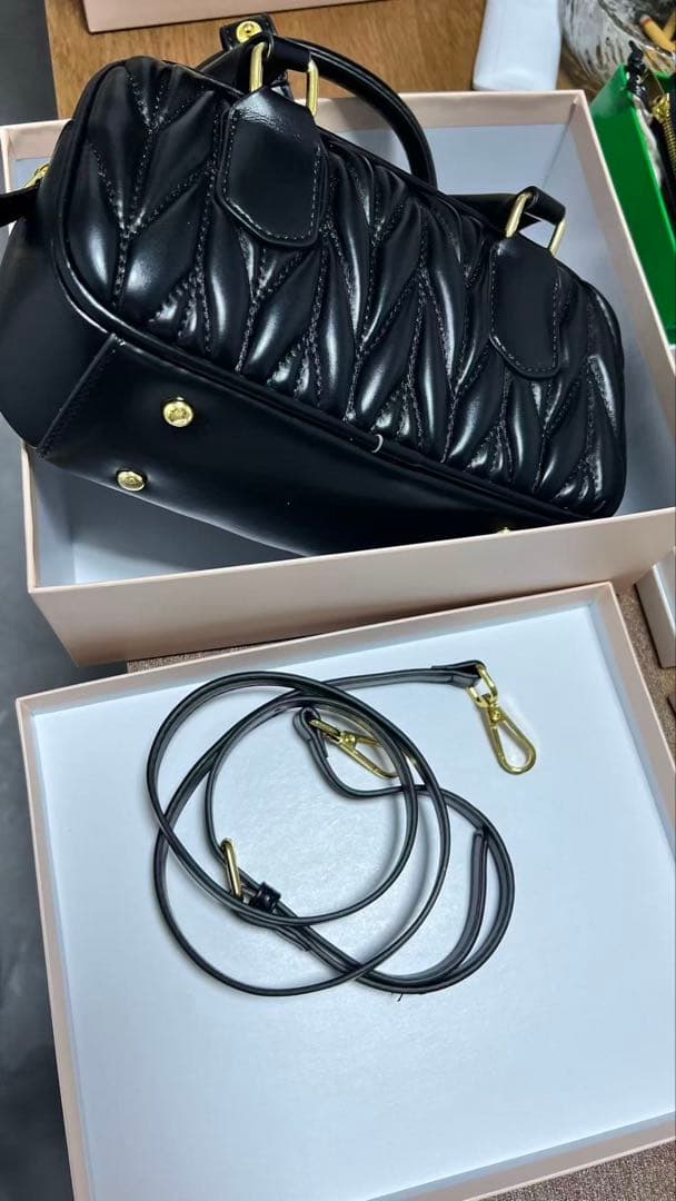 MIU MIU ハンドバッグ（ブラック）