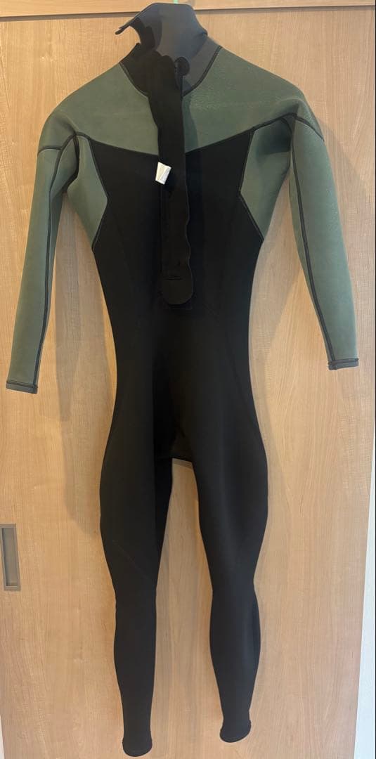 クイックシルバーフルスーツ2ミリM AQUAαバックジップ