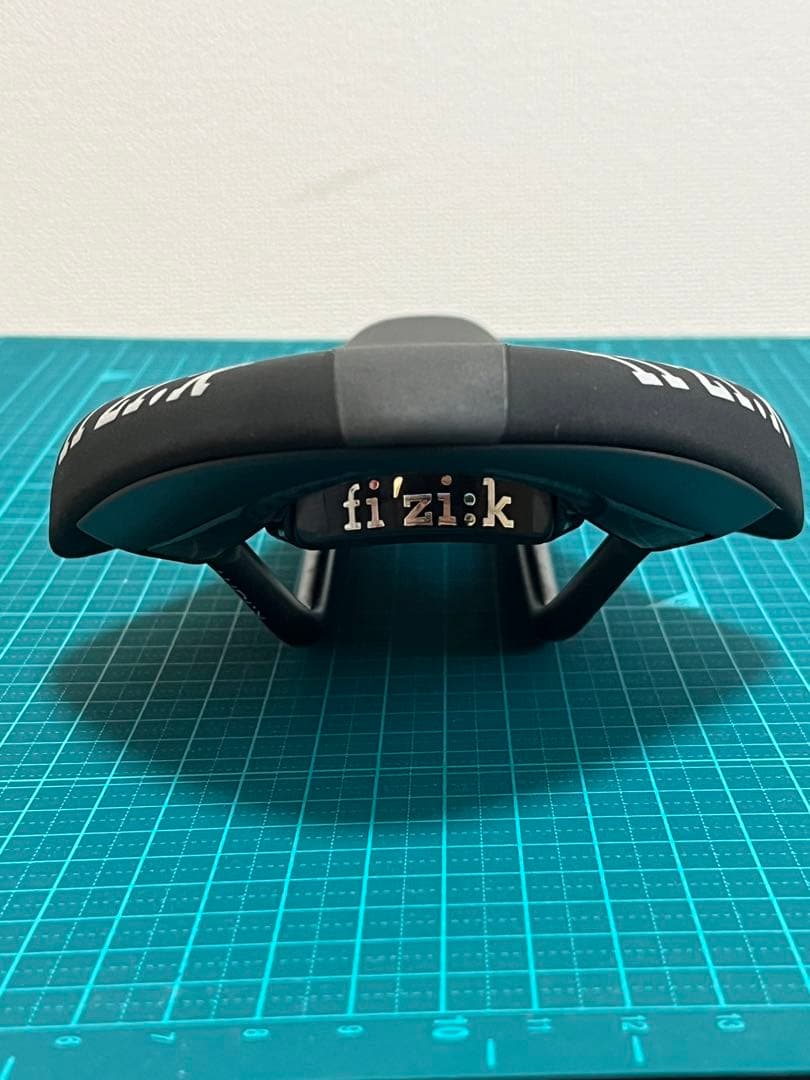 フィジーク　アリオネR3サドル ブラック【美品】