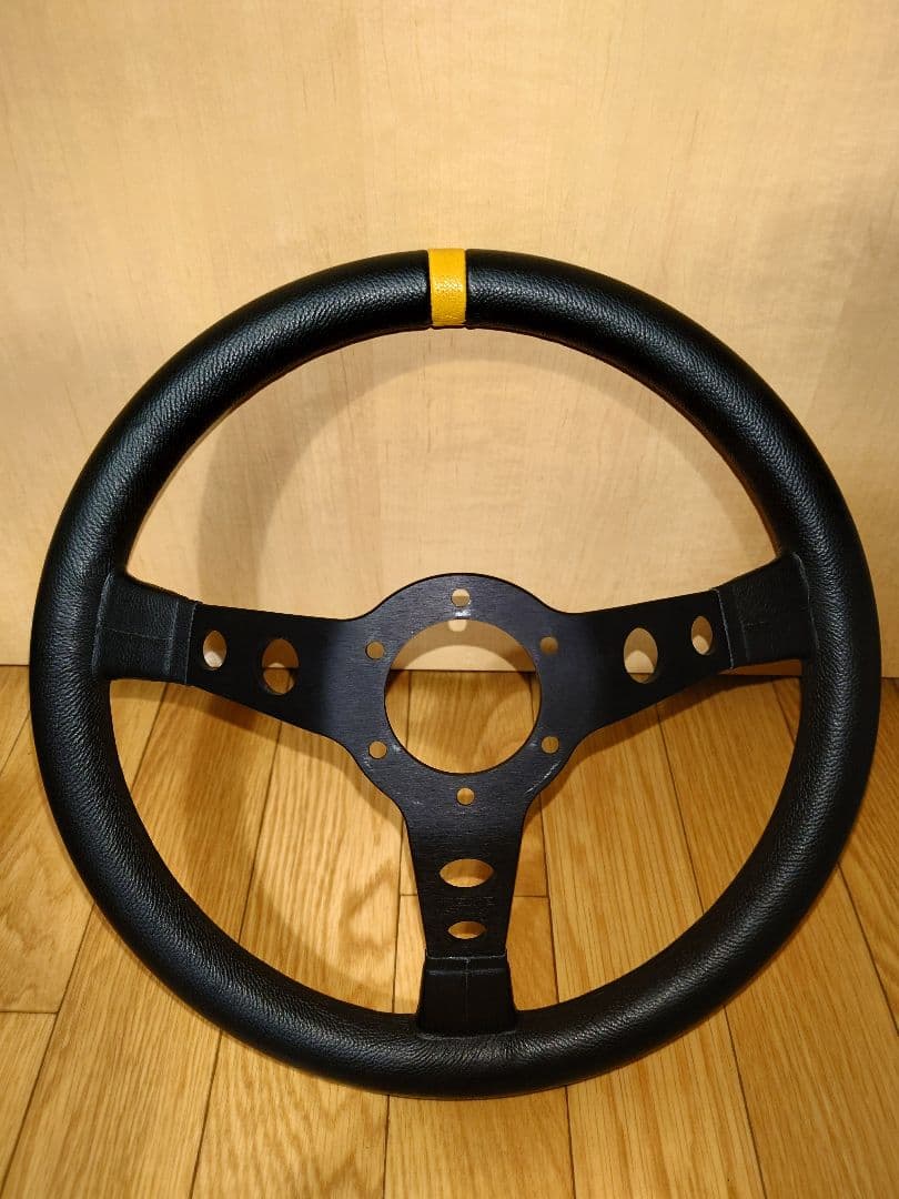 momo MOD.07 M-41レザー　ステアリング　モモステ