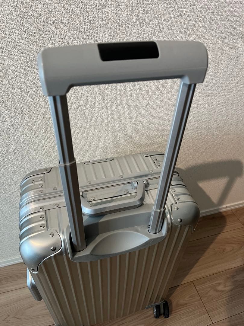 アルミシルバー スーツケース