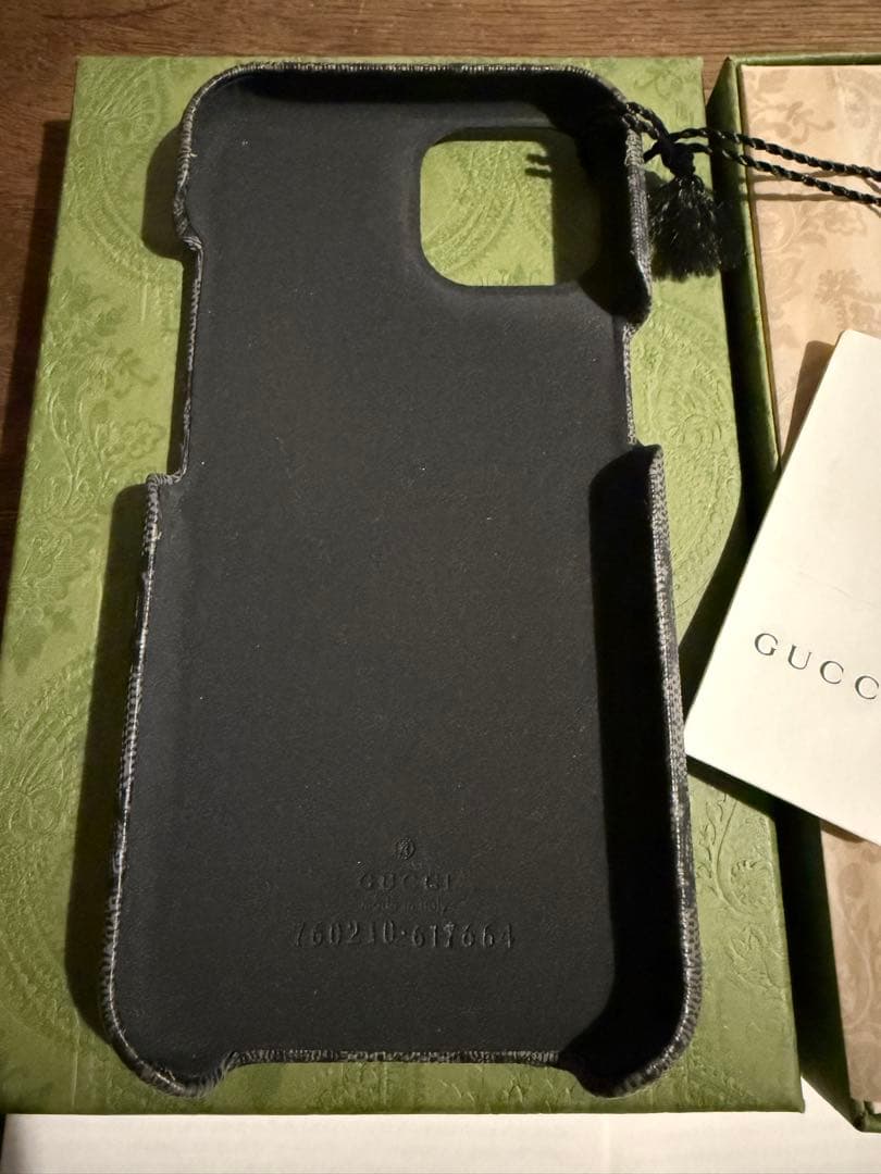 新品 GUCCI グッチ iPhone 15 ケース アイフォンケース グレー