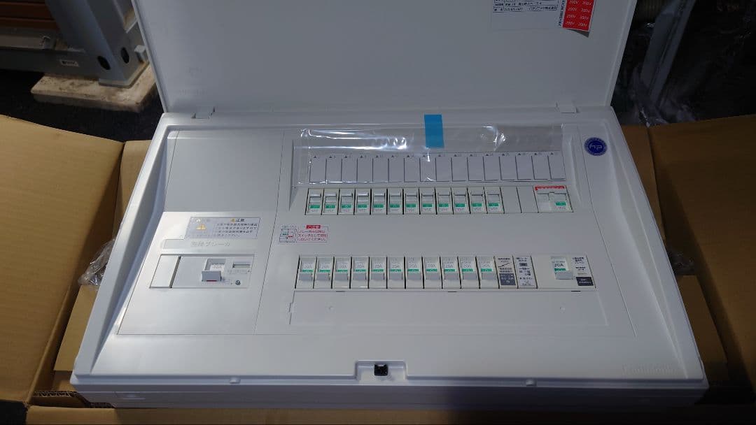 パナソニック　コスモパネル　住宅分電盤　主幹４０Ａ 　太陽光　32回路　新品