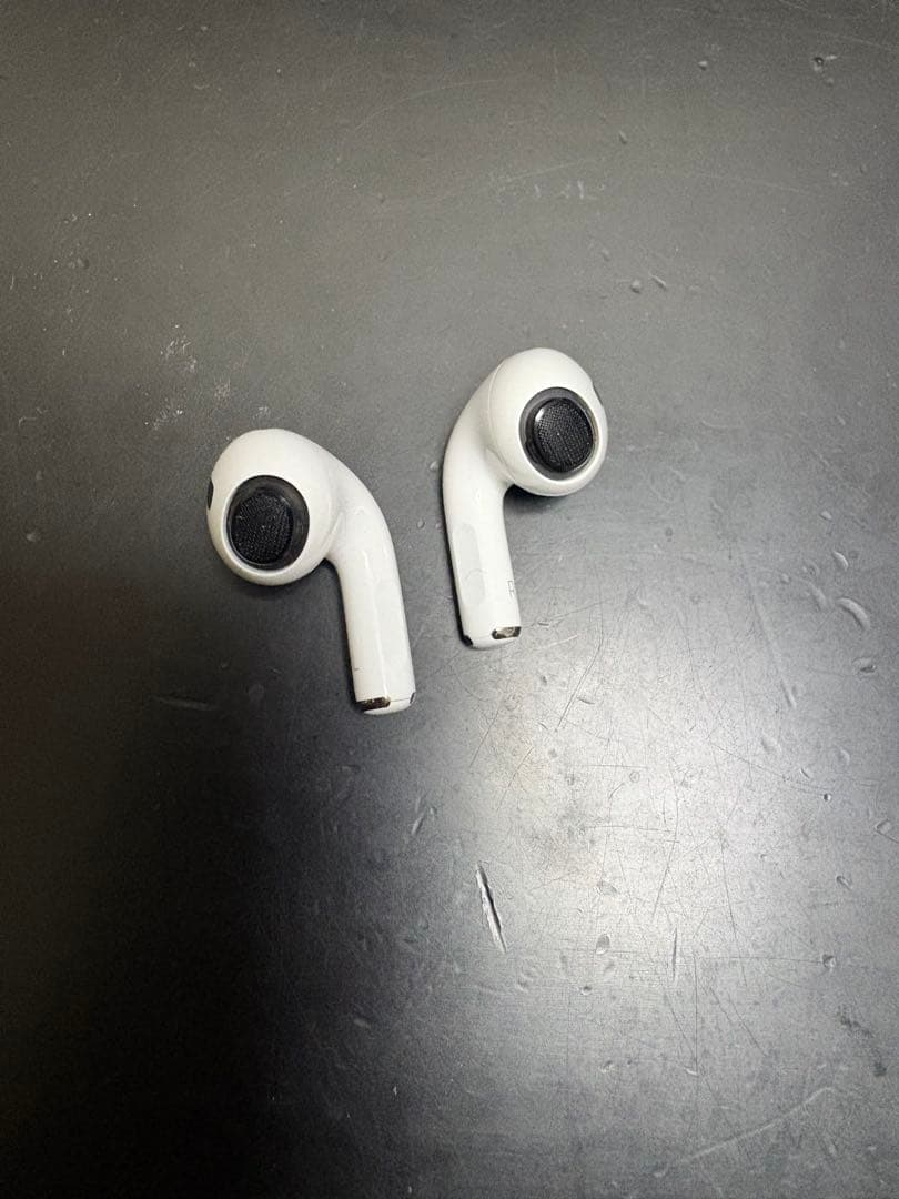 び*ん様 AirPods pro2 本体 ホワイト 充電ケース付き