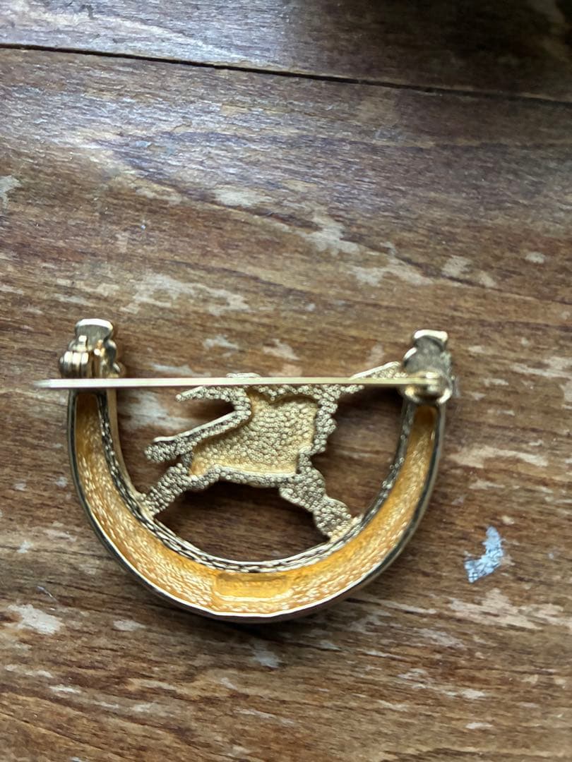 新品同様　バーバリーBURBERRY 騎士 ホースロゴ ゴールド ブローチ