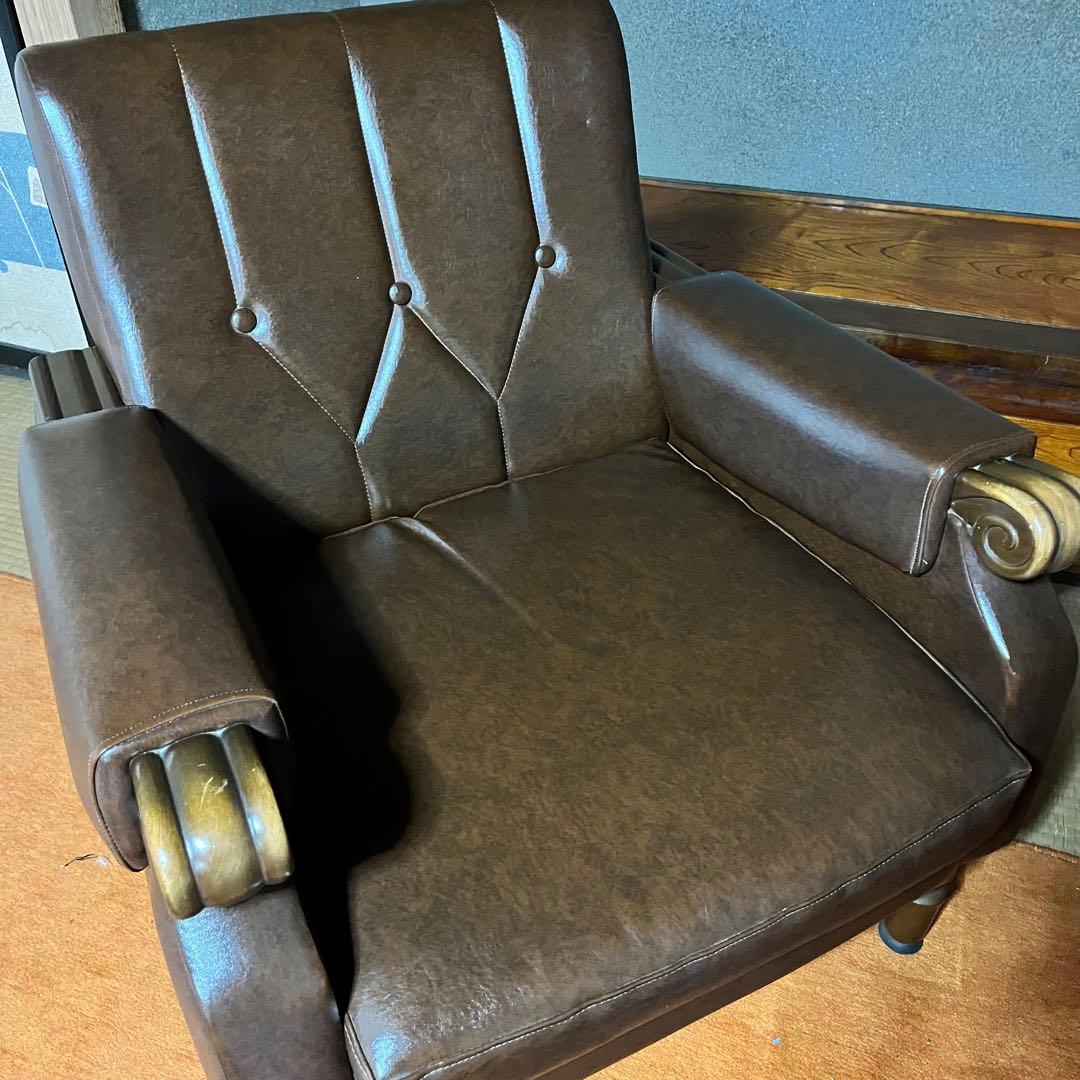 1人掛けソファー　アームレスト付き　①