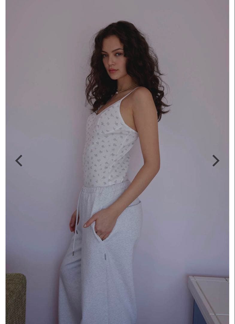 【新品未使用 タグ付き】ALEXIASTAM 花柄ロンパース 即完売品‼️レア‼️