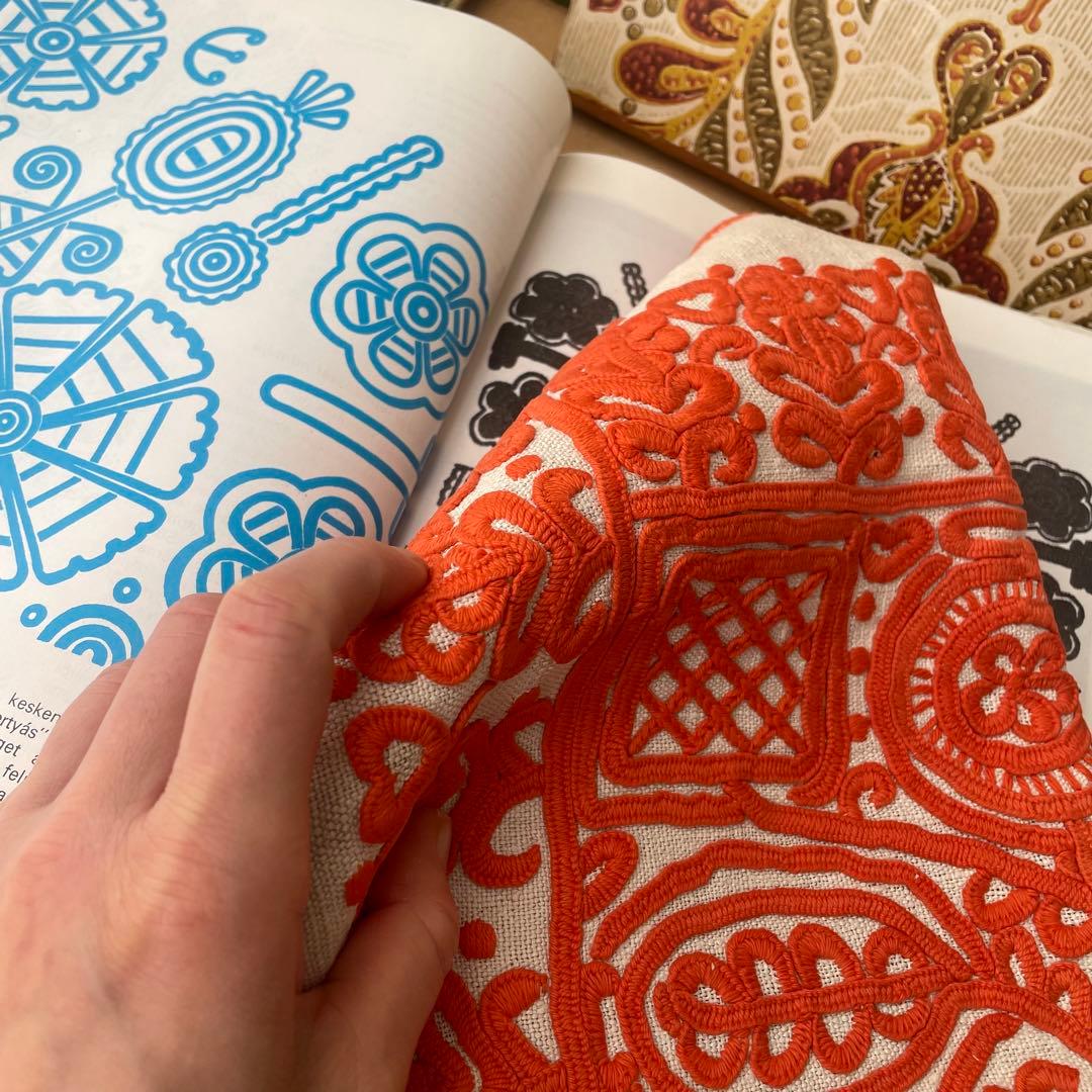 イーラーショシュ/アンティーク/ハンガリー/蚤の市/手刺繍