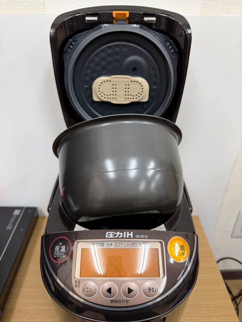 ZOJIRUSHI 象印 圧力IH炊飯器 NP-ZF10（5.5合） 内釜キレイ