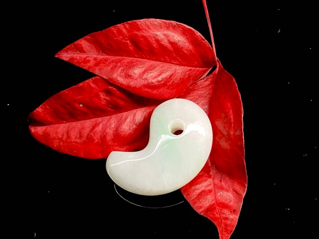 ✳premiumシリーズ幸運導く勾玉 高品質翡翠 再結晶線入り糸魚川翡翠　鑑別書