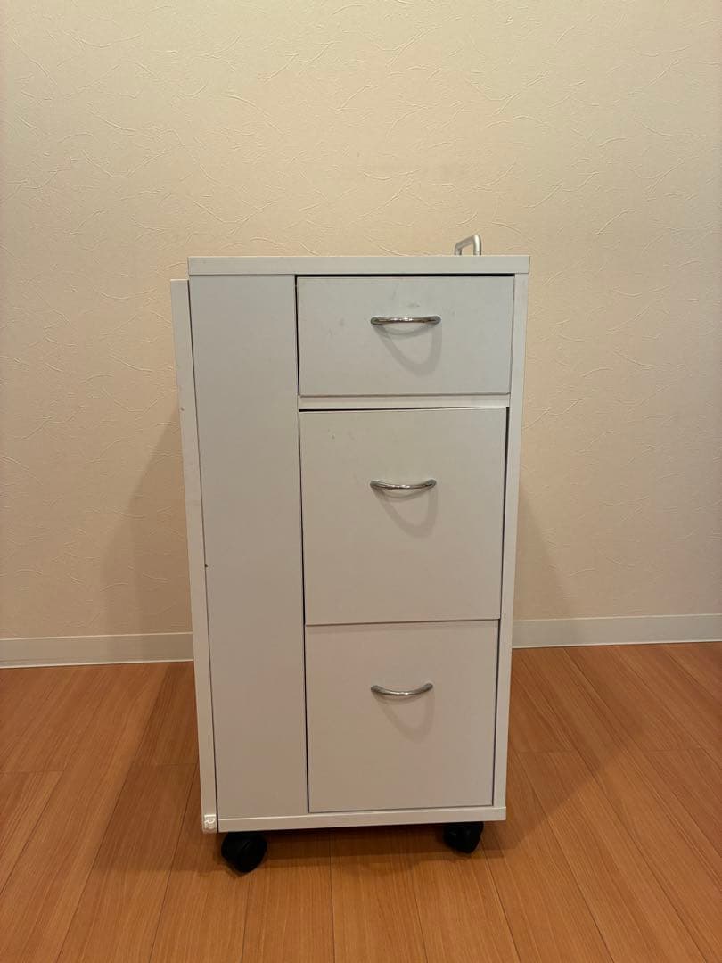 ネイルデスク　折りたたみネイルテーブル　キャスター付き