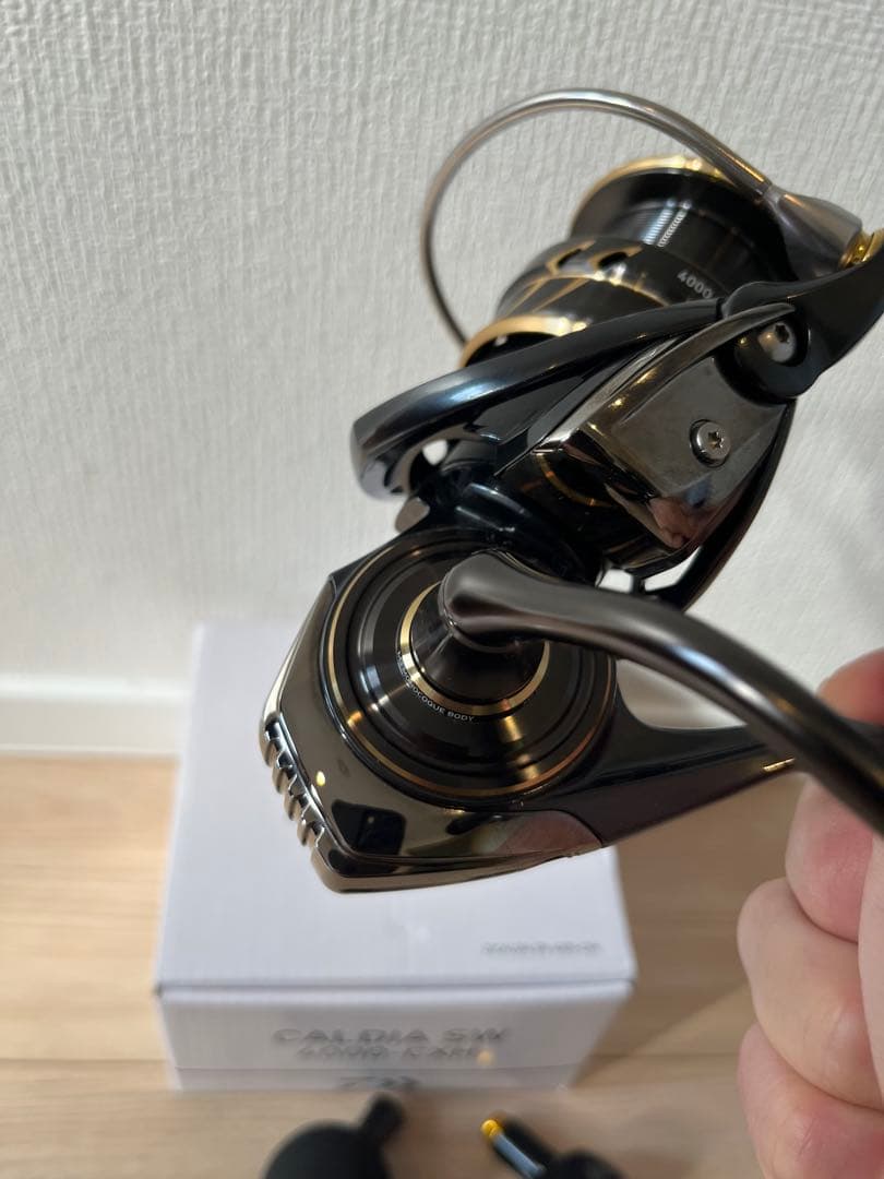新品同様　ダイワ スピニングリール 22カルディア SW 4000-CXH