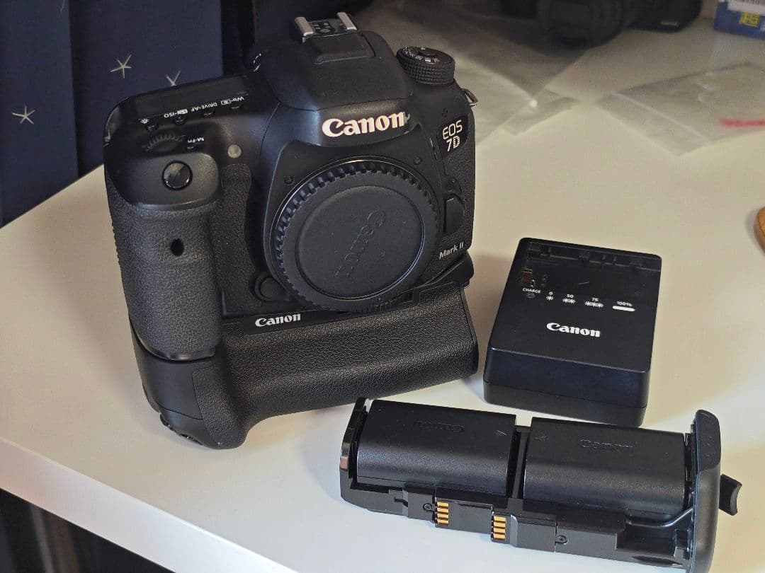 美品Canon EOS 7D Mark II 本体 バッテリーグリップ付き