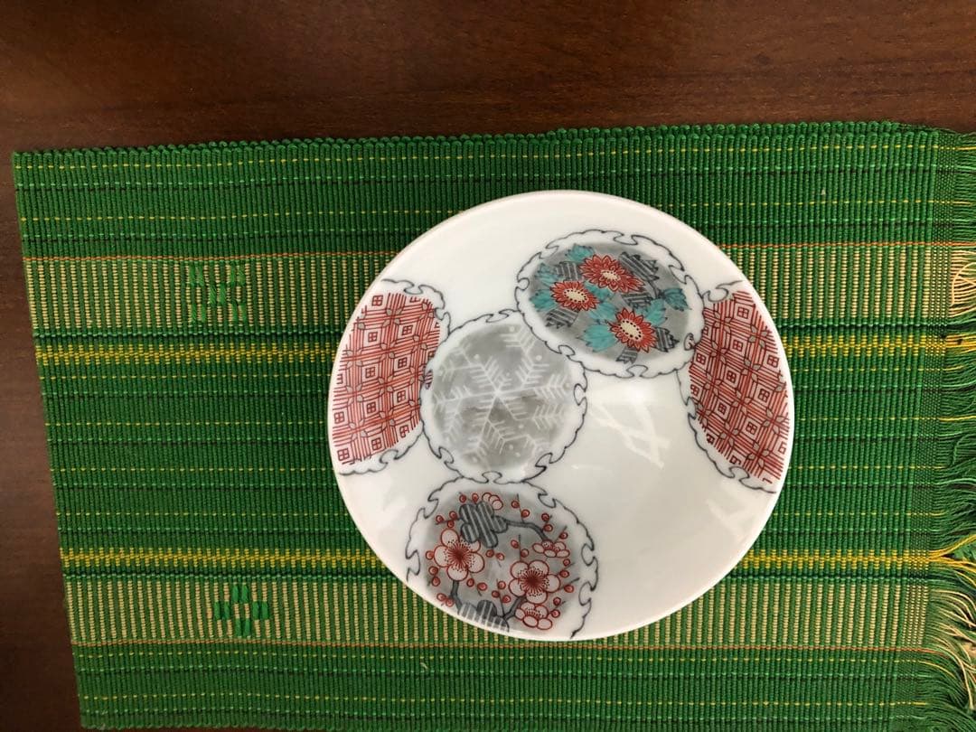 １４代今泉今右衛門　色絵さし墨色墨はじき草花文盃　人間国宝