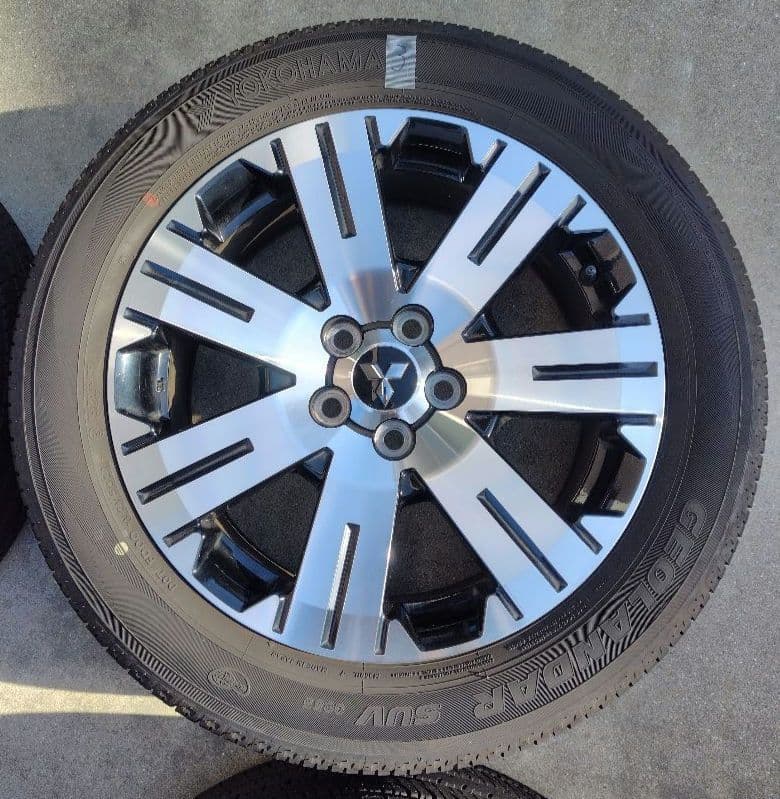 デリカ D5 純正18inchホイール&タイヤ4本セット