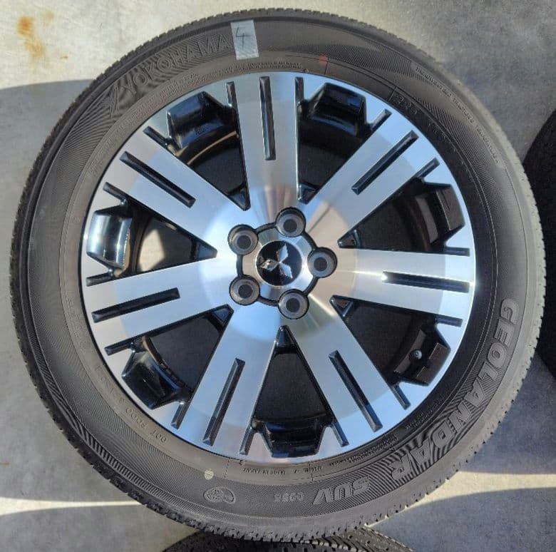 デリカ D5 純正18inchホイール&タイヤ4本セット