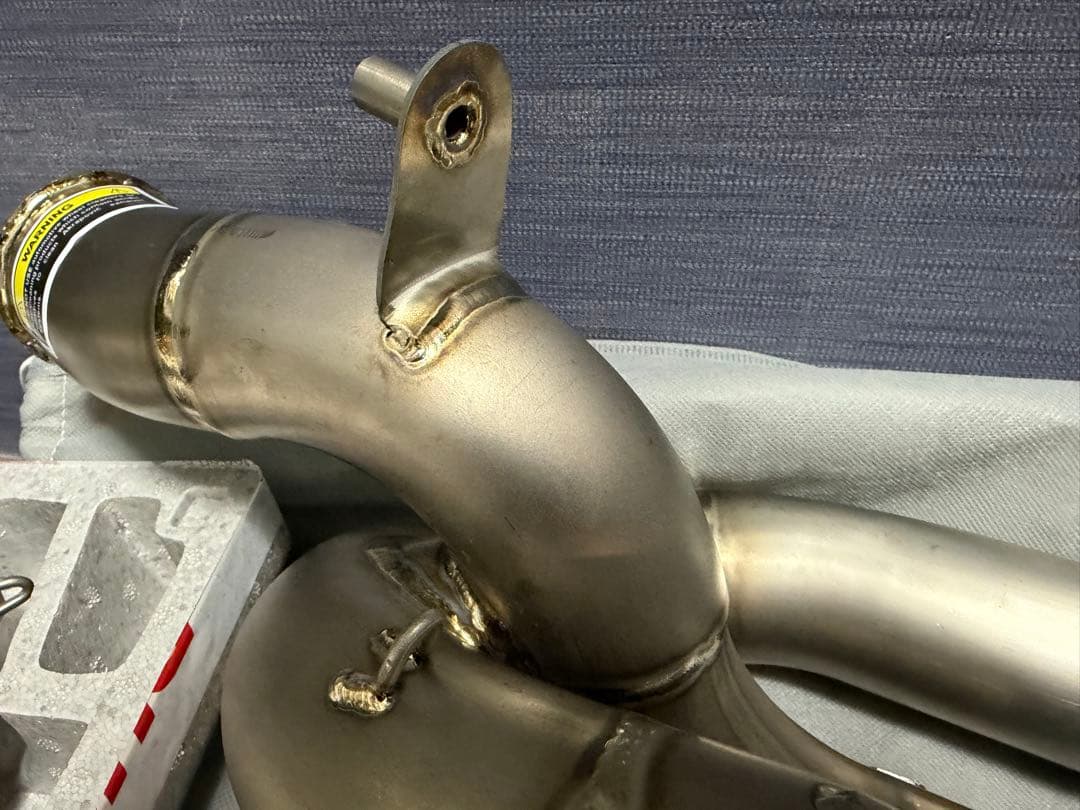 ドゥカティ新型パニガーレV4用チタンスリップオンマフラー 96482341AA