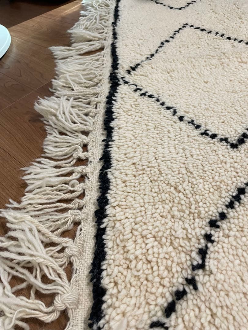 美品　モロッコ直輸入のウール100％ハンドメイドベニワレンラグ