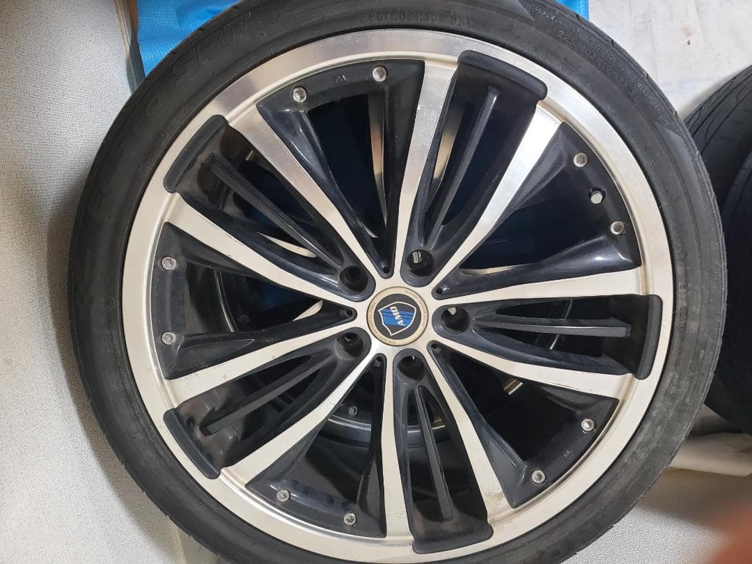 クラウンに着けてたタイヤホイールzinzin