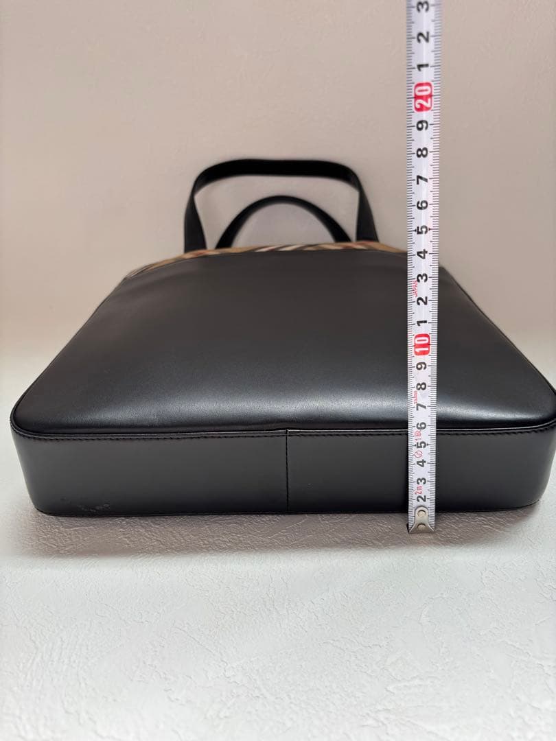 未使用品　BURBERRY （バーバリー）ブラックレザー　チェック柄バック