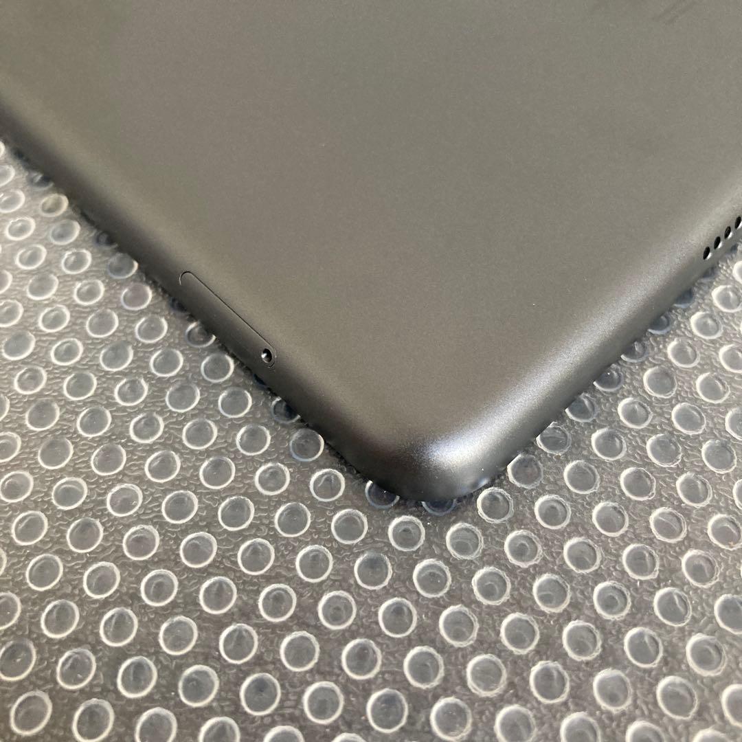 3675【早い者勝ち】美品☆iPad8 第8世代 32GB SIMフリー☆