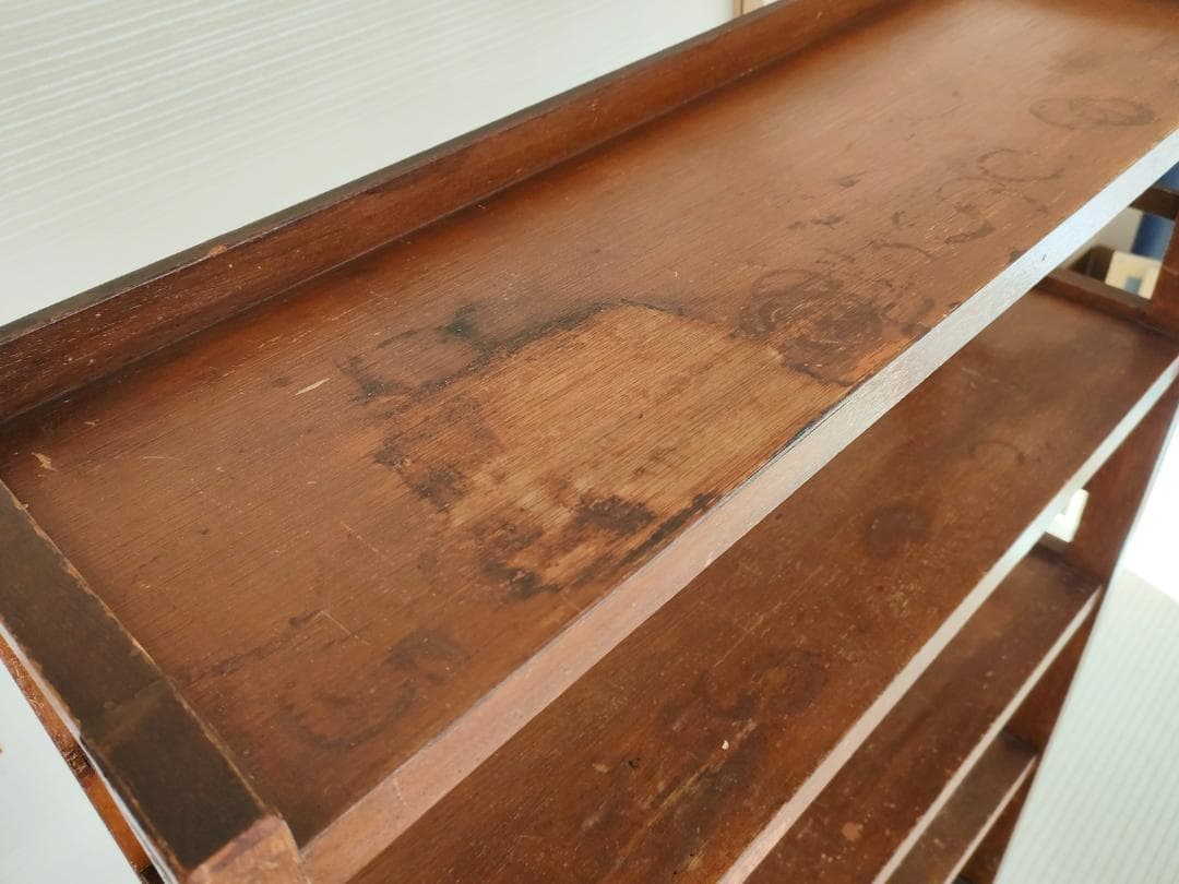 そうすけさんで買った古い木製の本棚