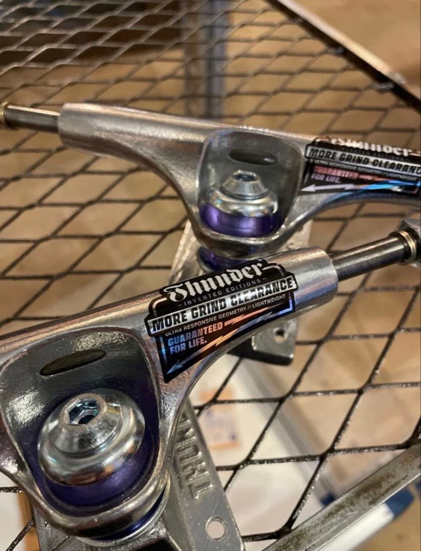 THUNDER スケボートラック INVERTED EDITION 147